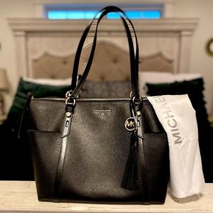 Charlotte Large Saffiano Leather Top-Zip Tote Bag in Black